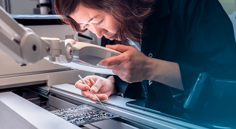 inspecting a pcb